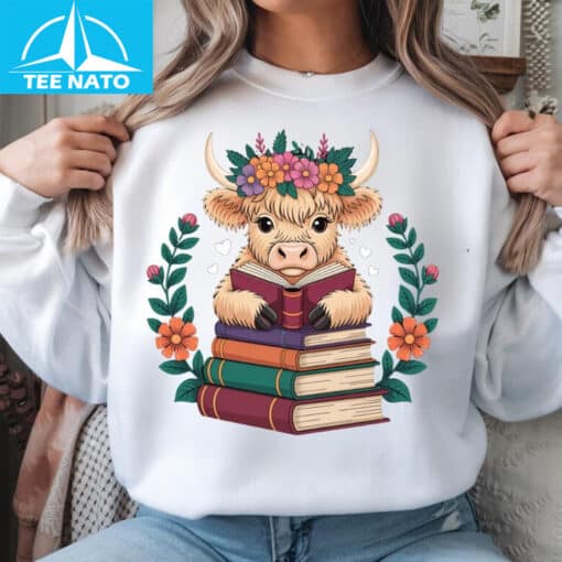 Cute Baby Highland Cow Reading Book Bookworm Shirt - Image 2