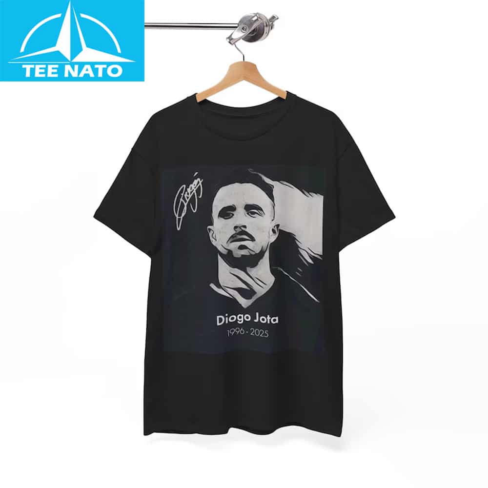 Fan wearing the Retro Tribute Diogo Jota Shirt